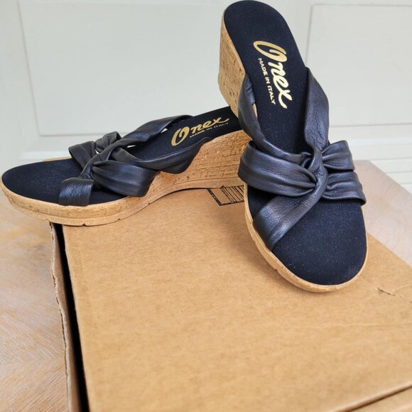 NWB ONYX WOMENS BLACK SAIL LEATHER SANDAL ITALY - Picture 2 of 5